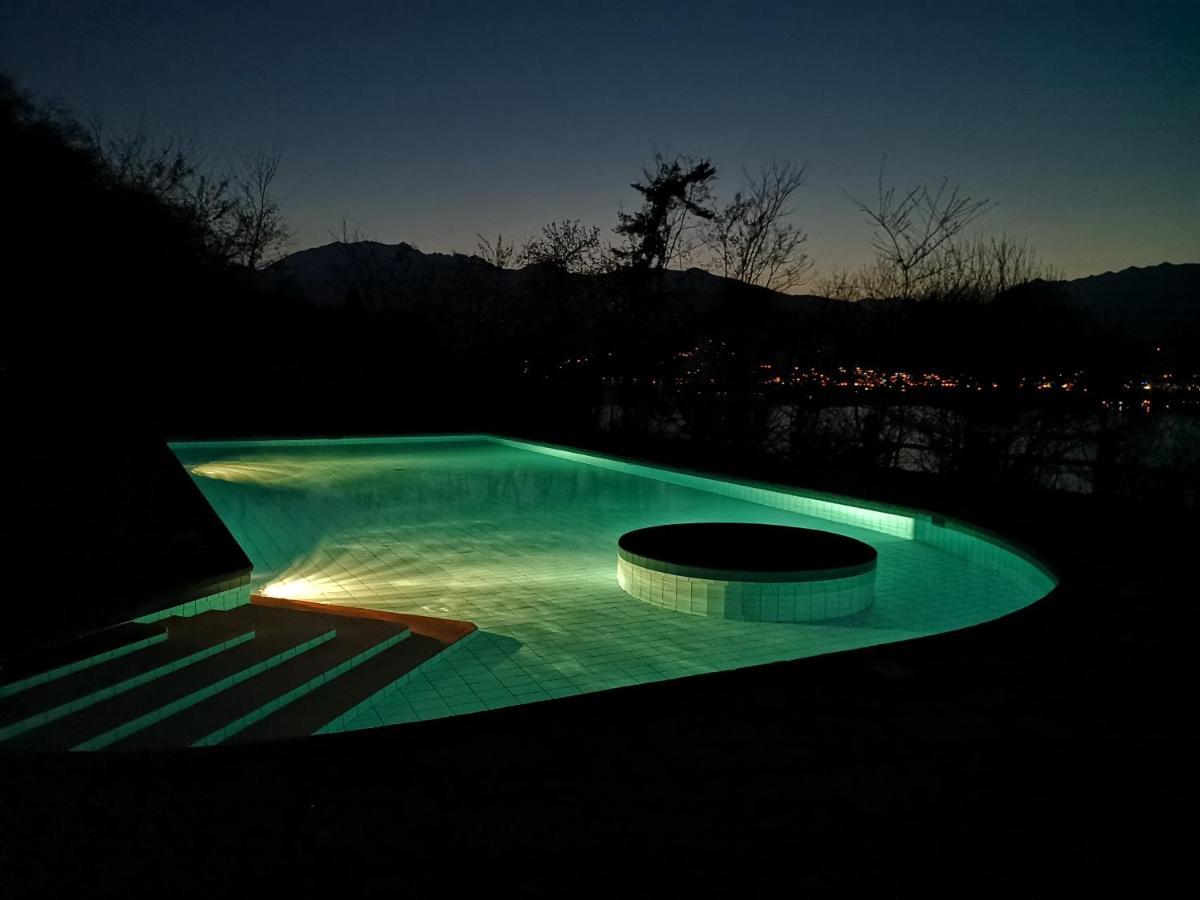 1 Zimmer Apartment Mit Seesicht Und Pool Gambarogno Luaran gambar