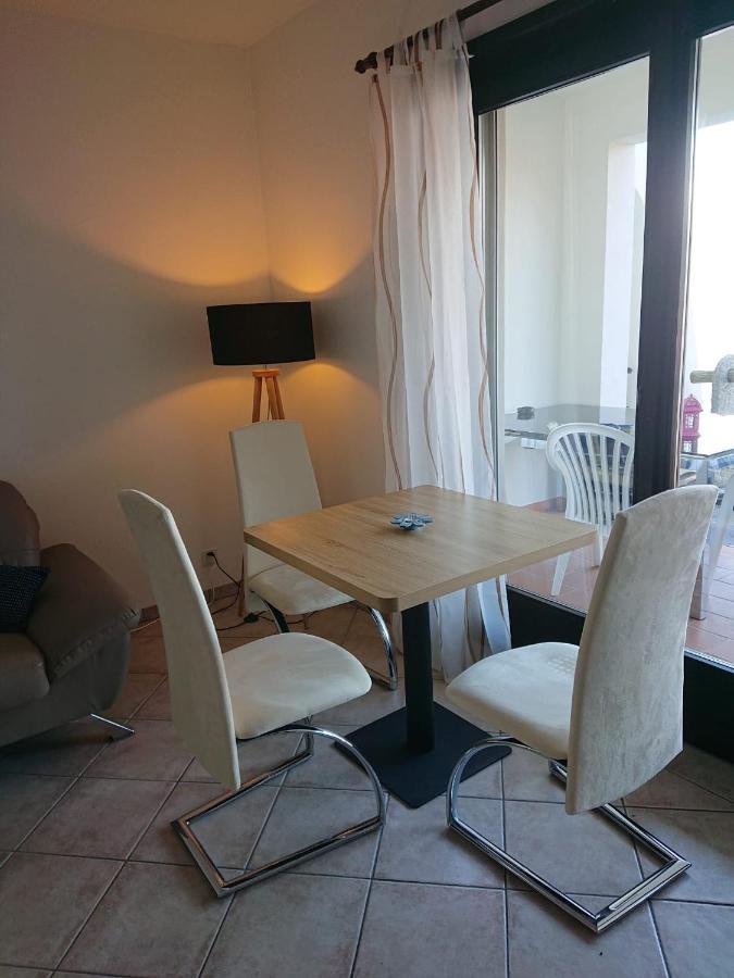 1 Zimmer Apartment Mit Seesicht Und Pool Gambarogno Luaran gambar