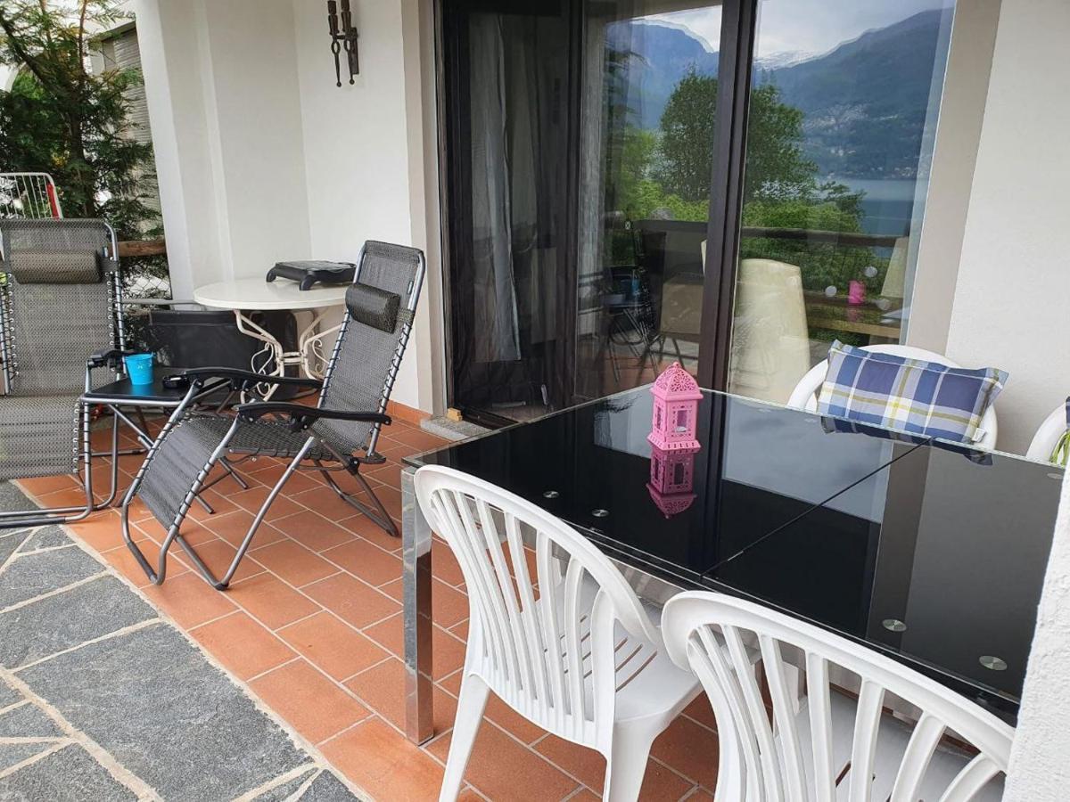 1 Zimmer Apartment Mit Seesicht Und Pool Gambarogno Luaran gambar
